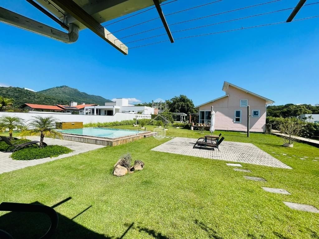 Casa em Sul do Rio, Santo Amaro da Imperatriz. 3 quartos, 320m². Imagem 2 de 15